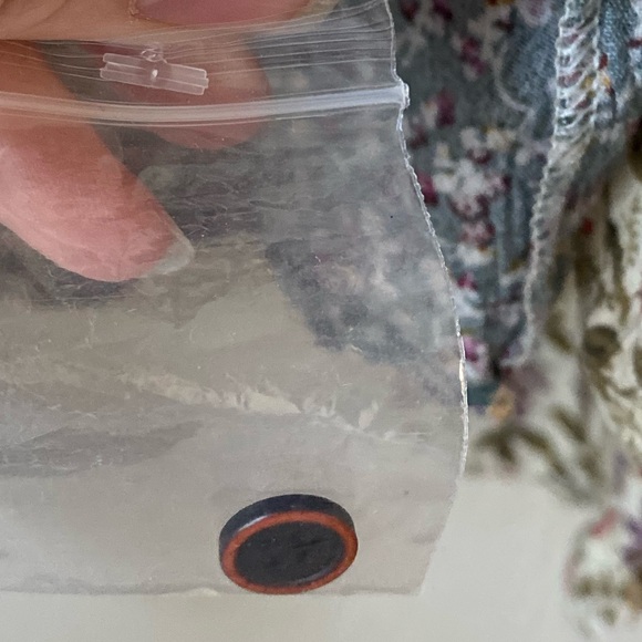 NWOT MYSTREE Floral Bell Sleeve Button Front Blouse XS - Picture 9 of 9